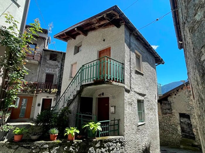 Casa con 5 locali in vendita in Via Unione, Cino