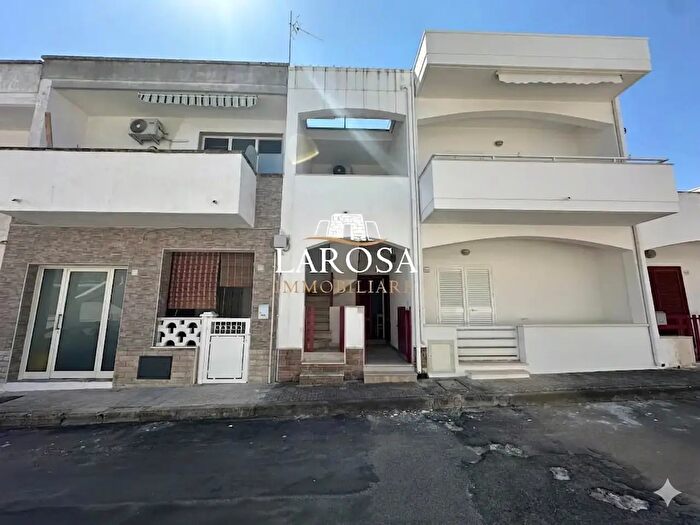 Appartamento con 9 locali in vendita in Via dei Mille in San Foca, Melendugno