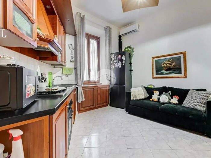 Appartamento trilocale in vendita in Viale Jonio, Roma