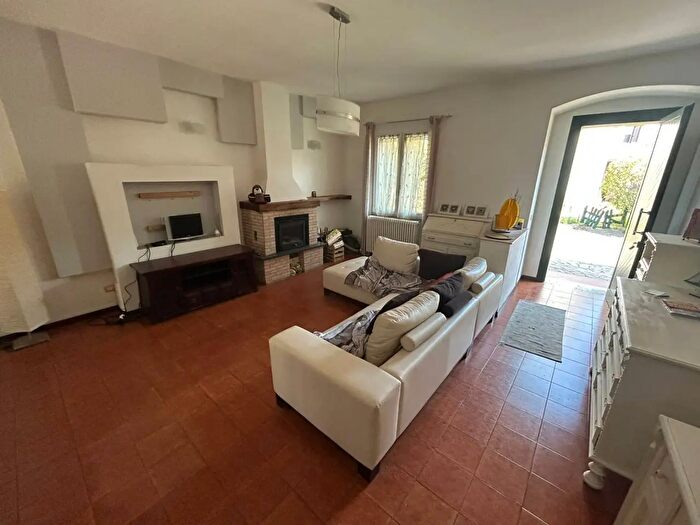 Casa con 5 locali in vendita in Sermide e Felonica