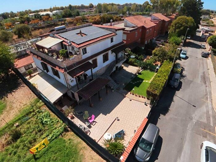 Appartamento trilocale in affitto in Via Francesco Fogolla, Acilia, Roma
