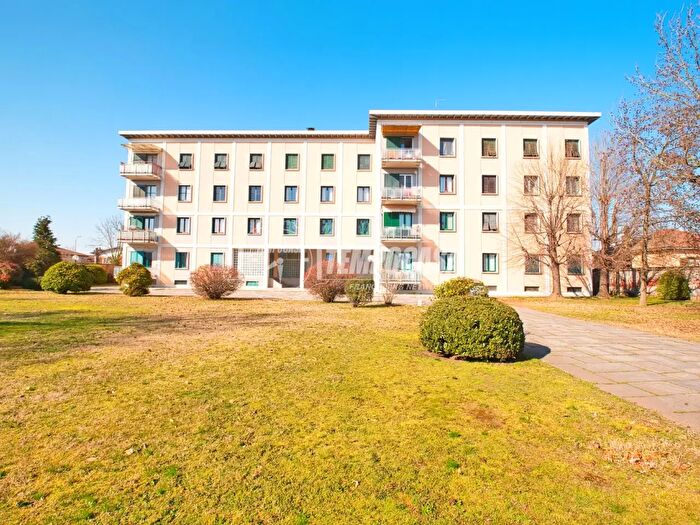 Appartamento trilocale in vendita in Galliate