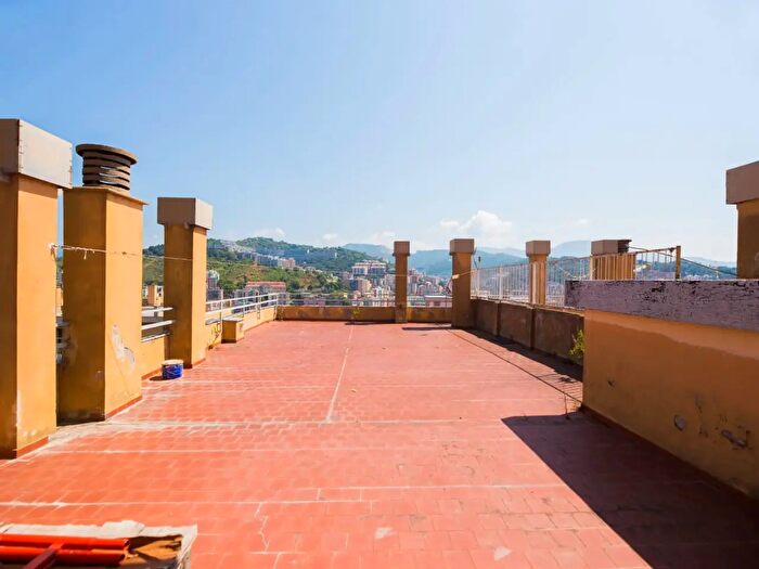 Appartamento quadrilocale in vendita in Via Leonardo Montaldo, Genova