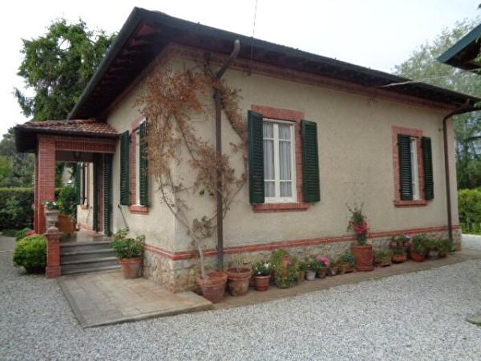 Casa con 6 locali in affitto in Forte Dei Marmi