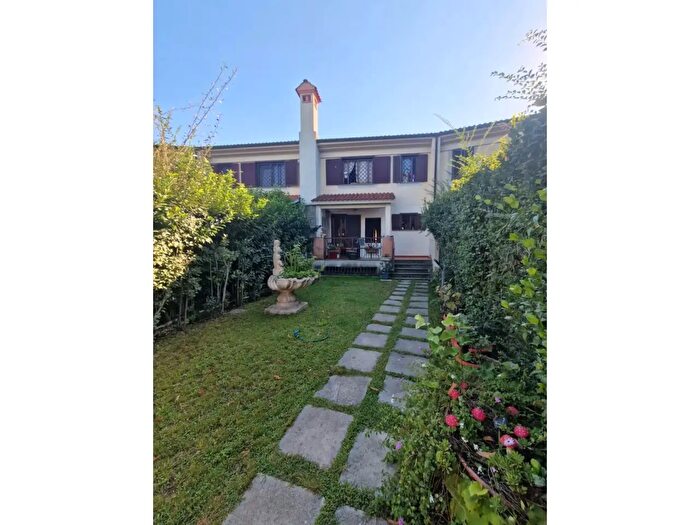 Casa quadrilocale in vendita in Via Francesco Flora, Roma