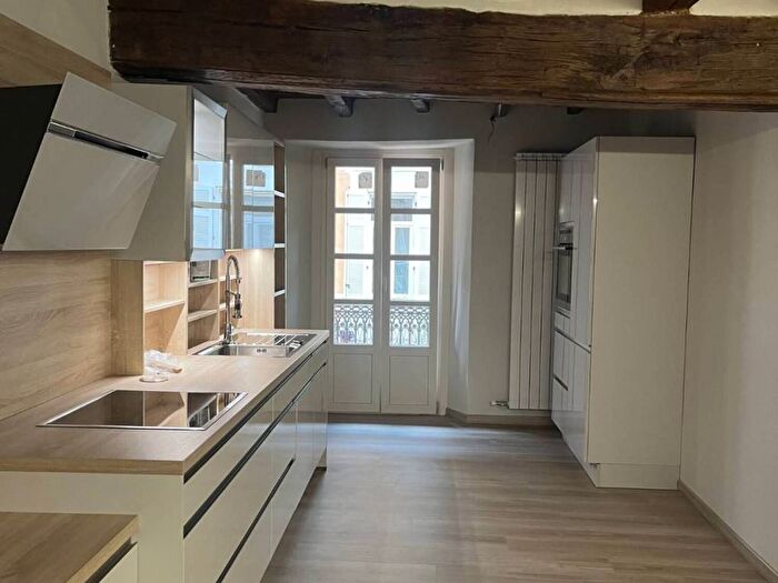 Appartamento con 5 locali in affitto in Via Leutrum, Centro Storico, Cuneo