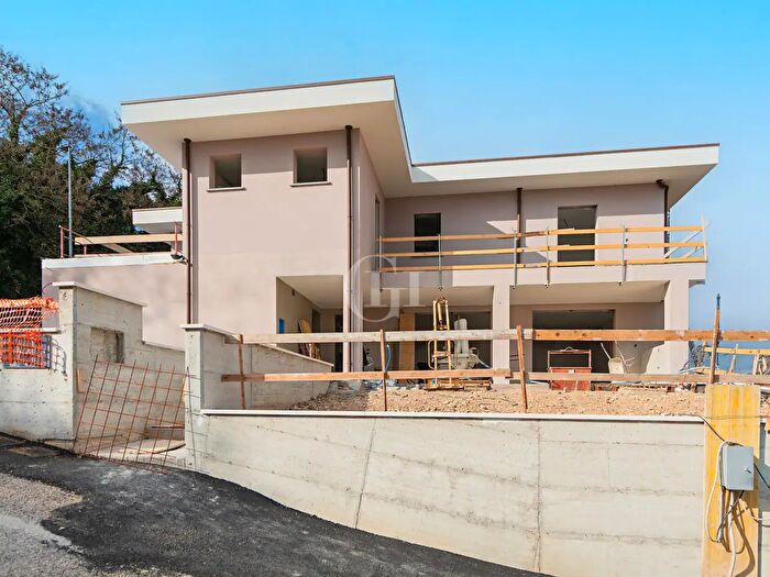 Appartamento quadrilocale in vendita in Desenzano Del Garda