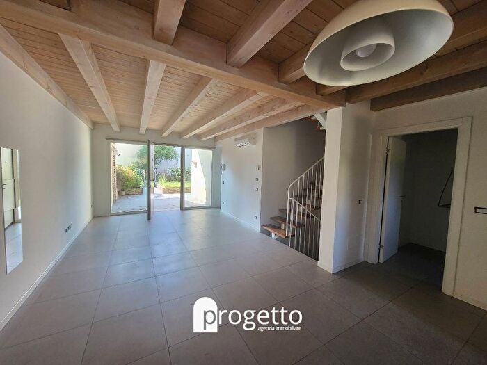 Casa con 5 locali in affitto in Costabissara