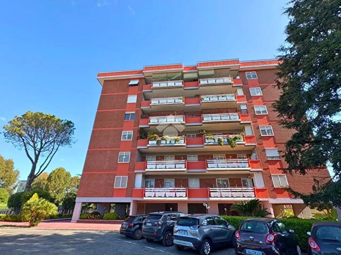 Appartamento quadrilocale in vendita in Via Deserto del Gobi, Roma