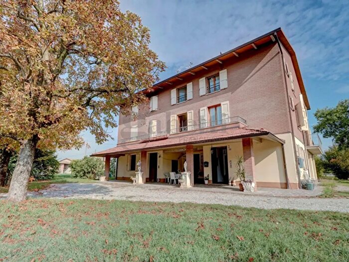 Casa con 16 locali in vendita in Via Cà De Barozzi, Vignola