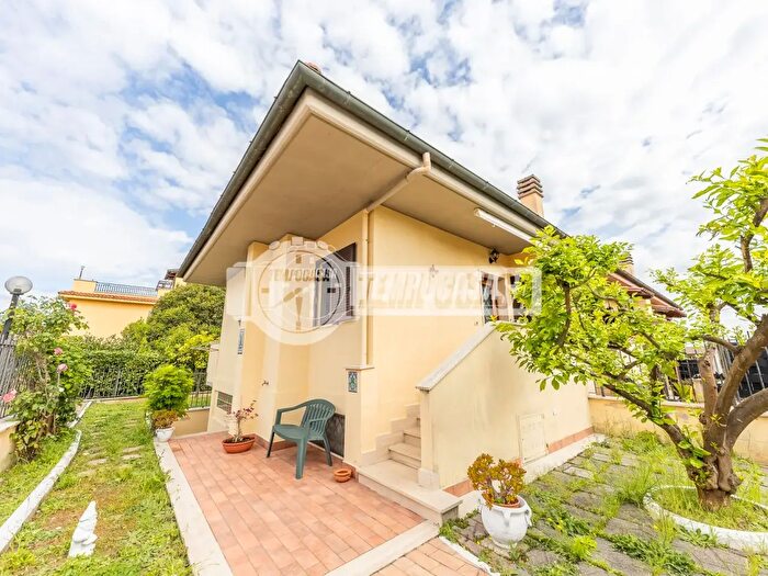 Casa trilocale in vendita in Via Motteggiana, Roma