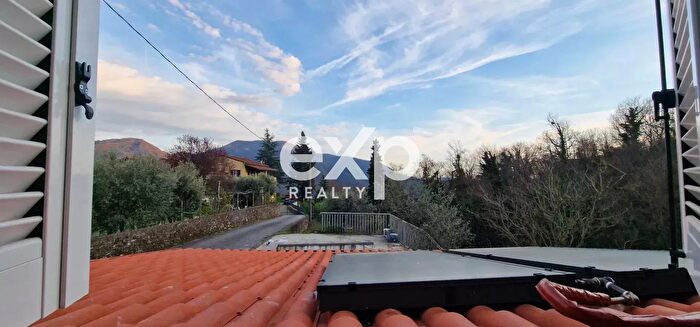 Casa con 6 locali in vendita in Podenzana