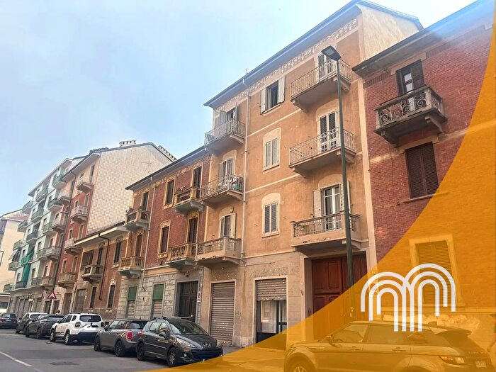 Appartamento trilocale in vendita in Via Luigi Capriolo, Torino