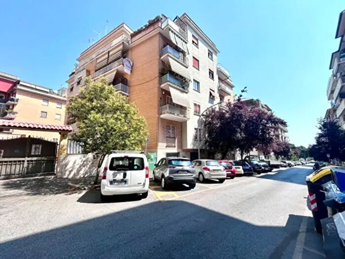 Appartamento quadrilocale in vendita in Via Leopoldo Ruspoli, Roma