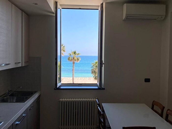 Appartamento bilocale in affitto in Via Giuseppe Riello, Centro, Loano