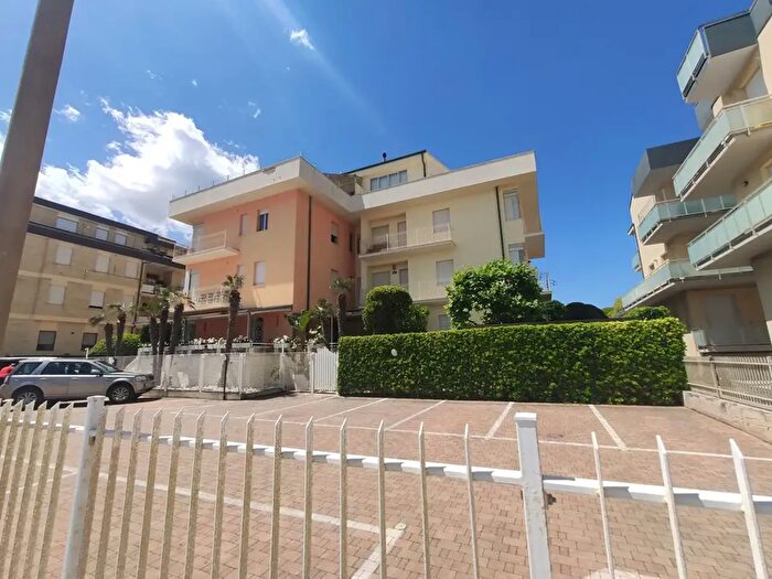 Appartamento con 5 locali in vendita in Viale Quattro Novembre, Civitanova Marche