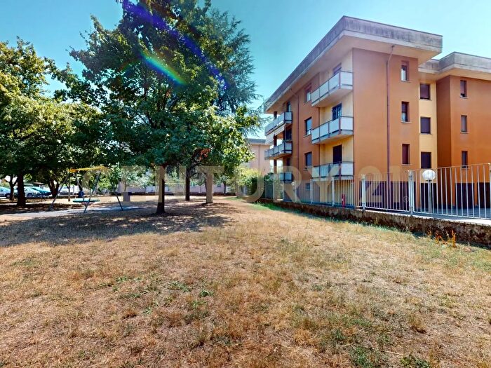 Appartamento quadrilocale in vendita in Via Mazzini, Pogliano Milanese