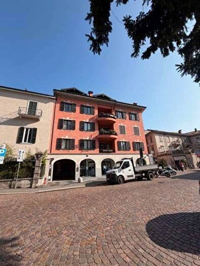 Appartamento con 5 locali in affitto in VIA BROGGI, Centro, Varese