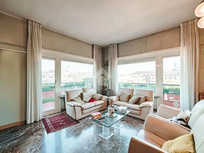 Appartamento quadrilocale in vendita in Piazza Montelone di Spoleto, Roma
