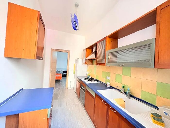 Appartamento con 5 locali in affitto in Via Paolo Emiliani Giudici, Palermo