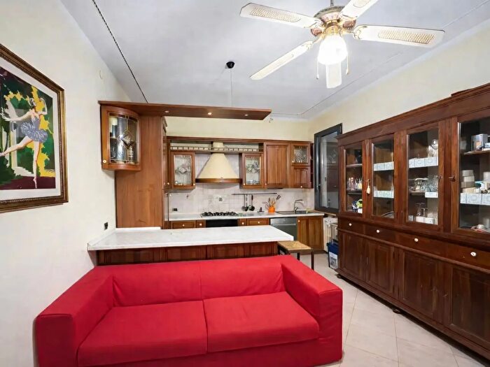 Casa con 8 locali in vendita in Concordia Sulla Secchia