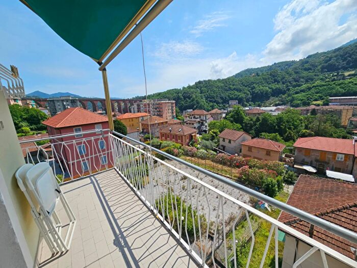 Appartamento con 7 locali in vendita in Via Campomorone, Genova