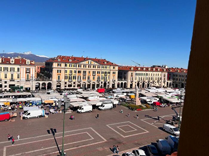 Appartamento quadrilocale in affitto in Piazza Tancredi Galimberti, Centro, Cuneo