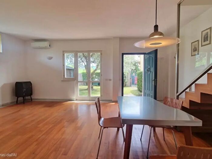 Casa con 6 locali in vendita in Carrara