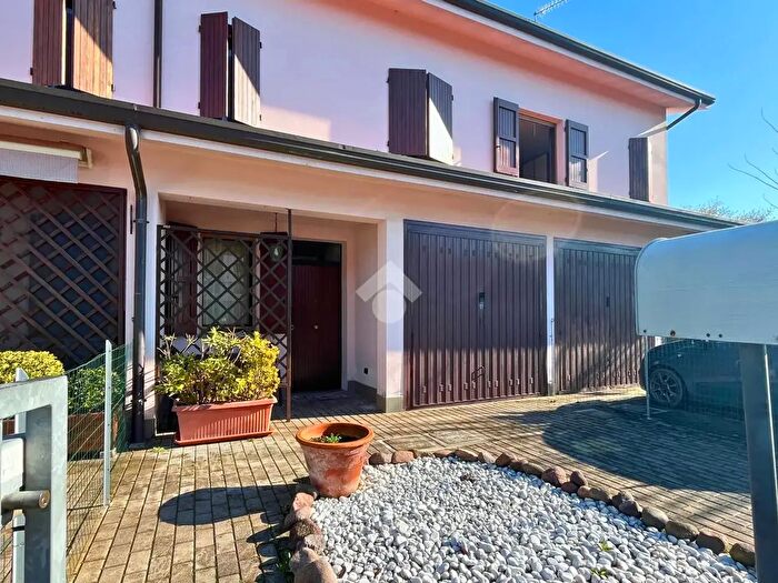 Casa quadrilocale in vendita in Via Provinciale Superiore, Molinella