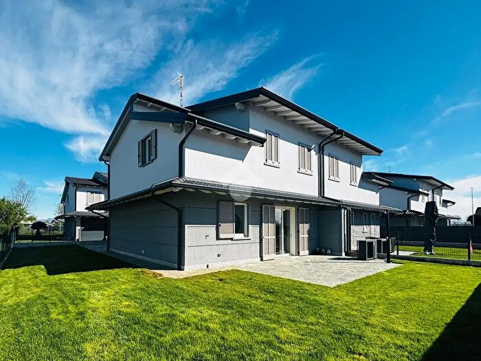 Casa quadrilocale in vendita in Via Carlo Collodi, Caravaggio