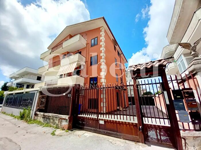 Appartamento trilocale in vendita in Via Agosto, Parete
