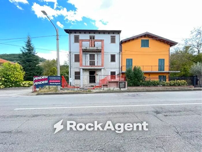 Casa con 6 locali in vendita in Strada Provinciale, Campli