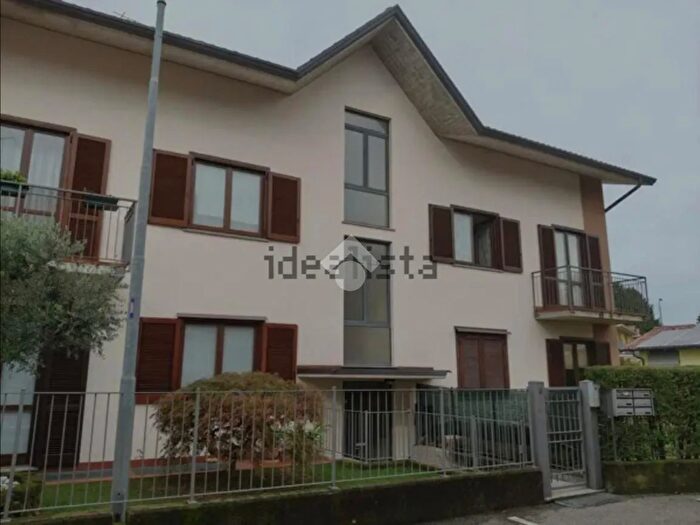 Appartamento con 6 locali in vendita in Via dei Mughetti, Viggiu