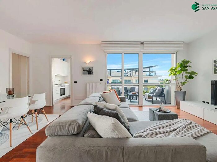 Appartamento trilocale in vendita in Via Savona, Milano