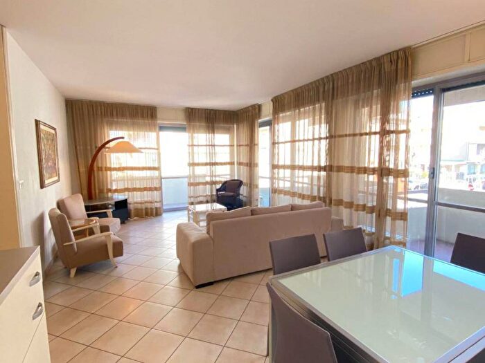 Appartamento quadrilocale in affitto in Viale Nino Bixio, Abissinia, Riccione