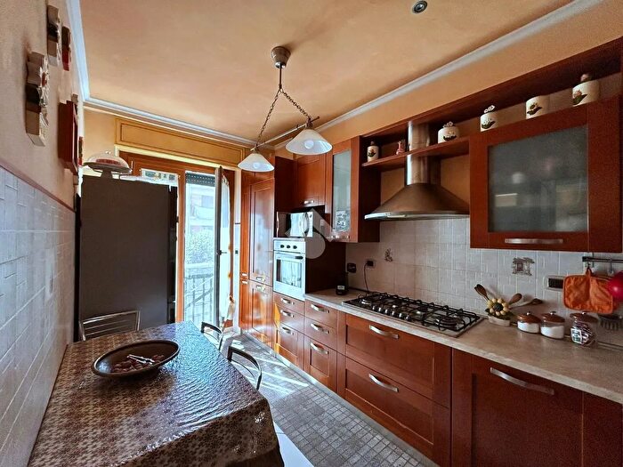 Appartamento quadrilocale in vendita in Viale Anicio Gallo, Roma