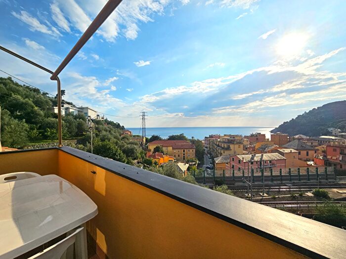 Appartamento con 6 locali in vendita in Via Risorgimento, Bonassola