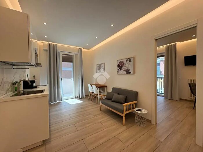 Appartamento con 5 locali in vendita in Viale C Sigonio, Modena