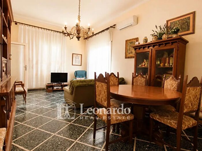 Appartamento con 20 locali in vendita in Via Aurelia Sud, Viareggio