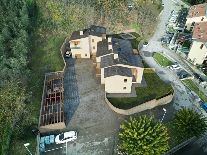 Casa con 7 locali in vendita in Monteriggioni