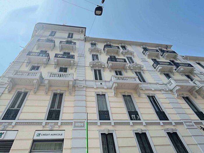 Appartamento trilocale in affitto in Via Antonio Stoppani, Morgagni, Milano