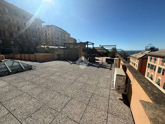 Appartamento con 7 locali in vendita in Via Pertinace, Genova