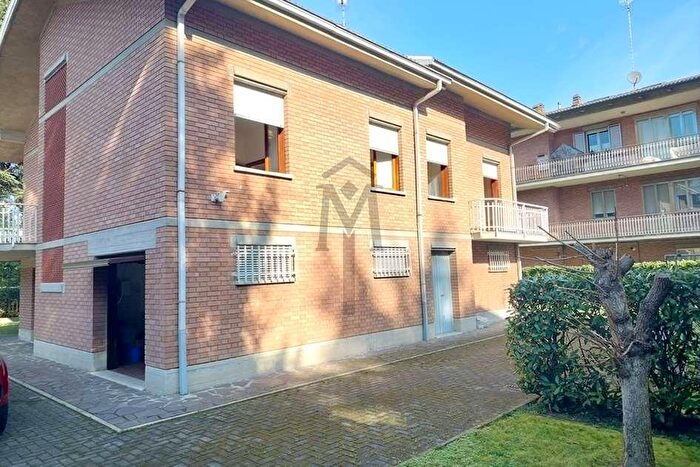 Casa con 7 locali in vendita in Reggio Emilia