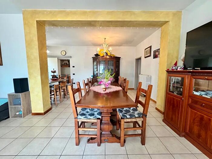 Casa quadrilocale in vendita in Via Feltrina Sud, Volpago Del Montello