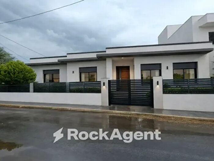 Casa con 6 locali in vendita in Via Marcinelle Ang l da Vinci, Salice Salentino