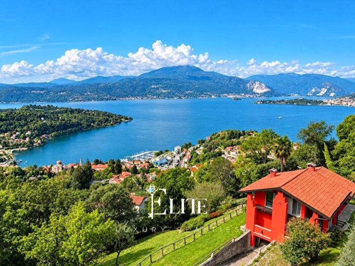 Casa con 5 locali in vendita in Via Vararo, Laveno, LavenoMombello