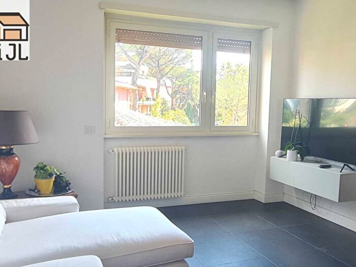 Appartamento quadrilocale in affitto in Via Borgorose, Tomba di Nerone, Roma