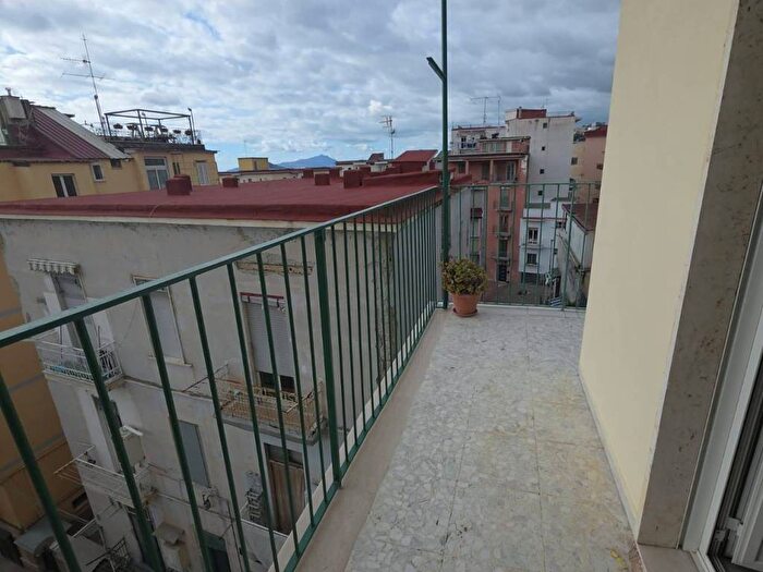 Appartamento bilocale in affitto in Via di Niso, Bagnoli, Napoli