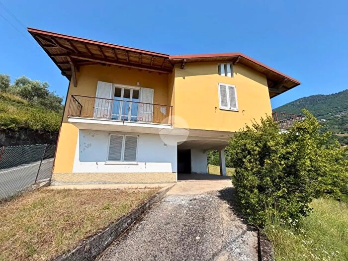 Casa quadrilocale in vendita in Via Pianica, Tavernola Bergamasca