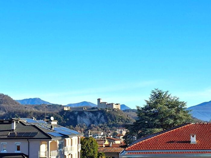 Appartamento quadrilocale in affitto in Centro, Arona